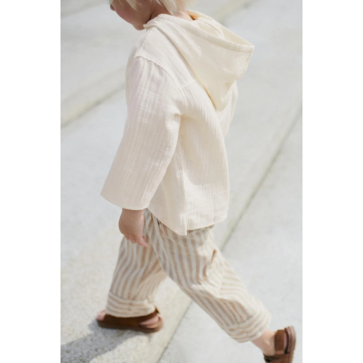 РУБАШКА ИЗ РЕЛЬЕФНОЙ ТКАНИ С КАПЮШОНОМ