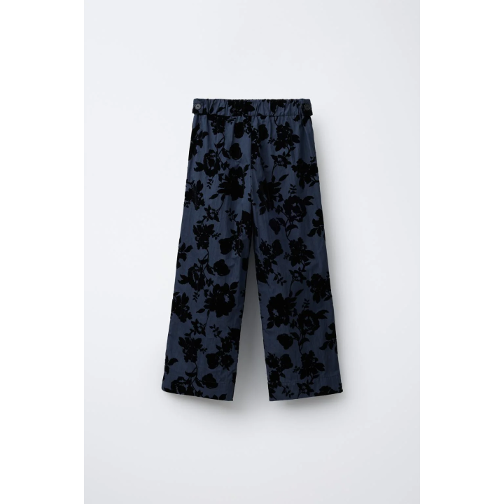 БРЮКИ ПРЯМОГО КРОЯ С РЕЛЬЕФНЫМ ЦВЕТОЧНЫМ ПРИНТОМ