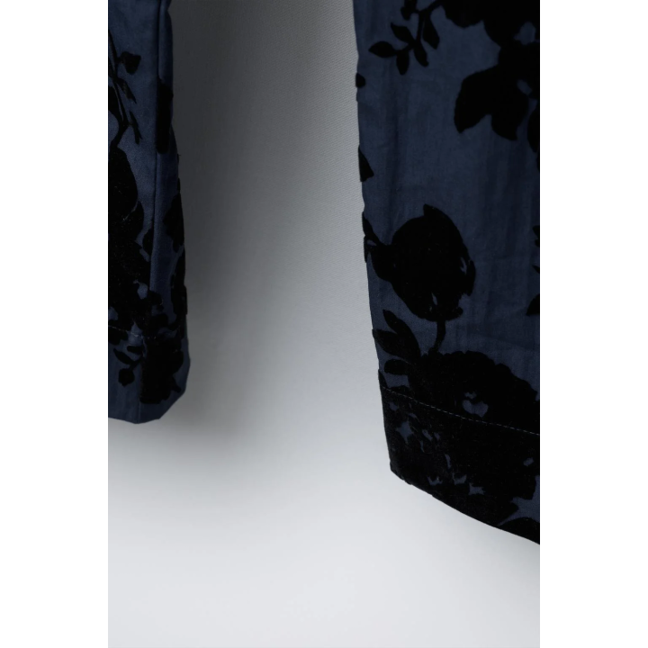 БРЮКИ ПРЯМОГО КРОЯ С РЕЛЬЕФНЫМ ЦВЕТОЧНЫМ ПРИНТОМ