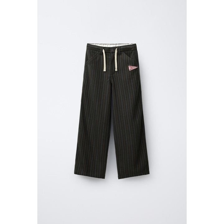 БРЮКИ В ПОЛОСКУ С НАШИВКОЙ