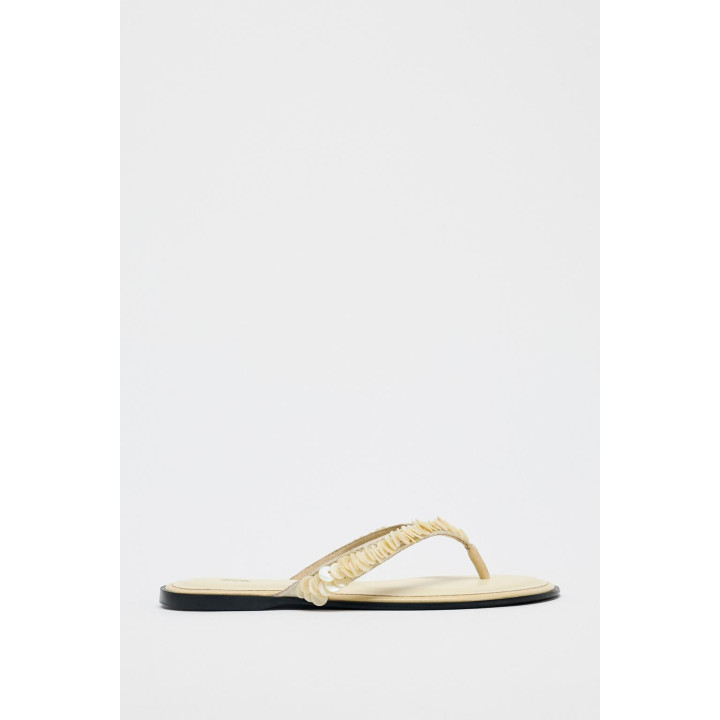 САНДАЛИИ С РЕМЕШКОМ И БУСИНАМИ