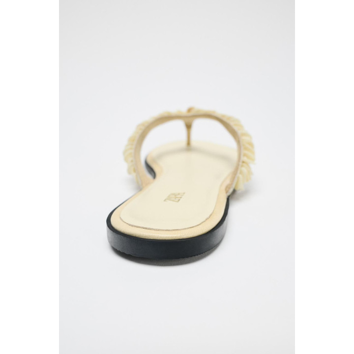 САНДАЛИИ С РЕМЕШКОМ И БУСИНАМИ