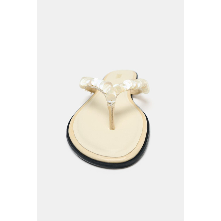 САНДАЛИИ С РЕМЕШКОМ И БУСИНАМИ