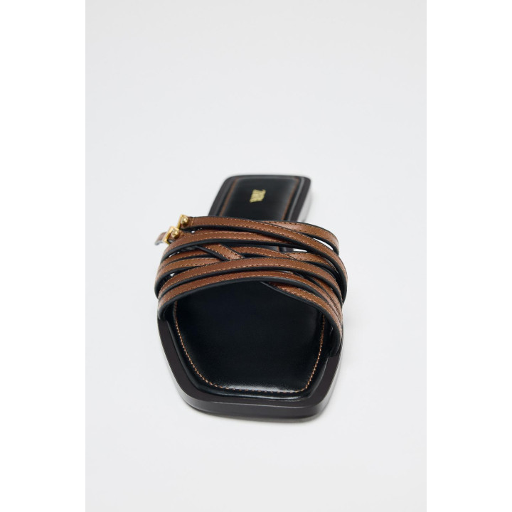 КОЖАНЫЕ ШЛЕПАНЦЫ С РЕМЕШКАМИ И ПРЯЖКОЙ