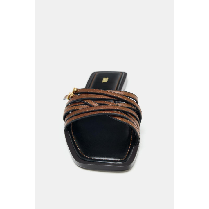 КОЖАНЫЕ ШЛЕПАНЦЫ С РЕМЕШКАМИ И ПРЯЖКОЙ