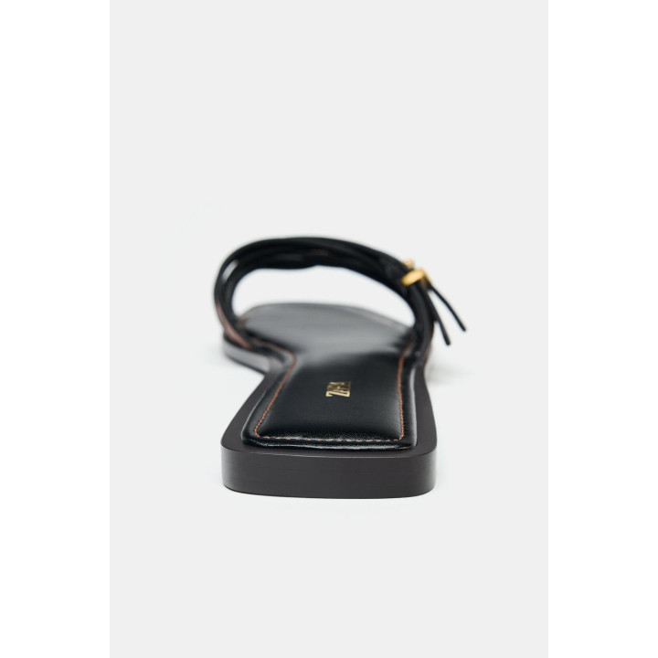 КОЖАНЫЕ ШЛЕПАНЦЫ С РЕМЕШКАМИ И ПРЯЖКОЙ