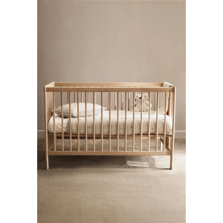 CLASSIC WOODEN COT