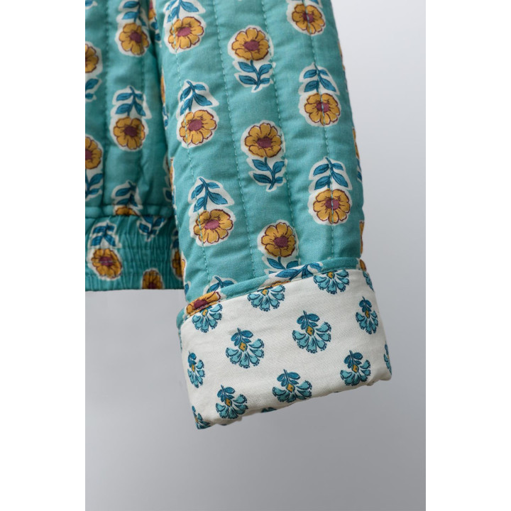 СТЕГАНАЯ КУРТКА С ЦВЕТОЧНЫМ ПРИНТОМ