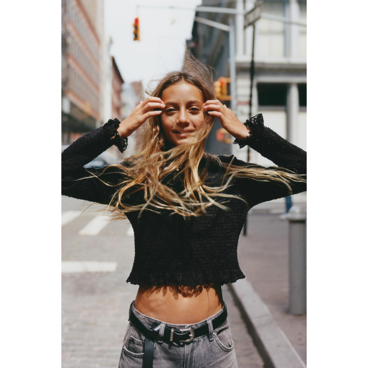 ЭЛАСТИЧНЫЙ ТОП С КРУЖЕВОМ