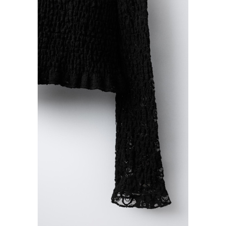 ЭЛАСТИЧНЫЙ ТОП С КРУЖЕВОМ