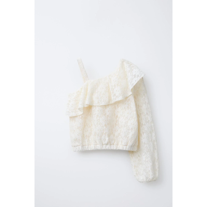 АСИММЕТРИЧНЫЙ ТОП С КРУЖЕВНЫМ РИСУНКОМ И ОБОРКОЙ