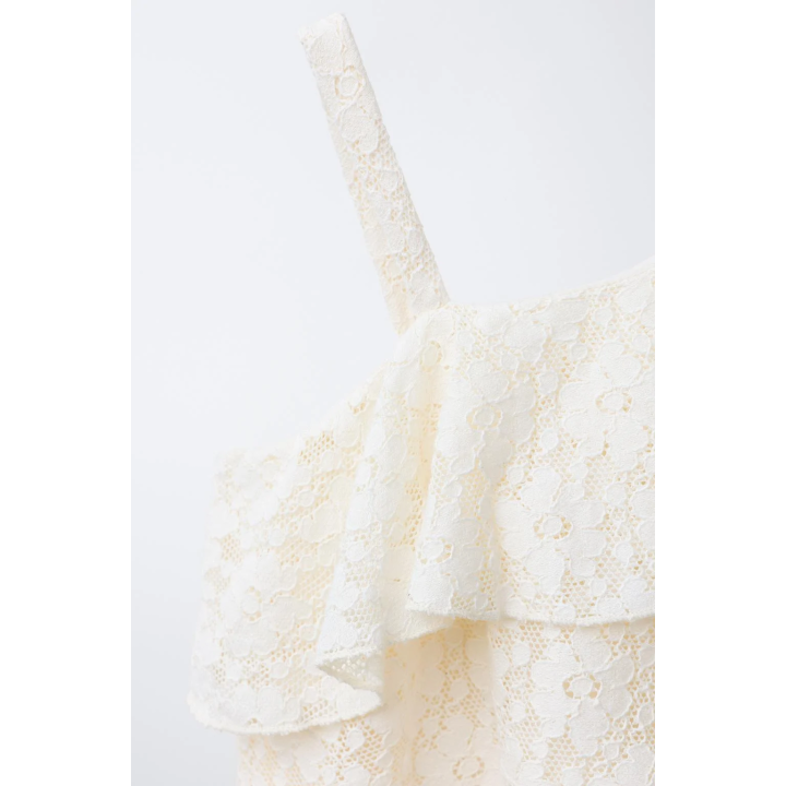 АСИММЕТРИЧНЫЙ ТОП С КРУЖЕВНЫМ РИСУНКОМ И ОБОРКОЙ