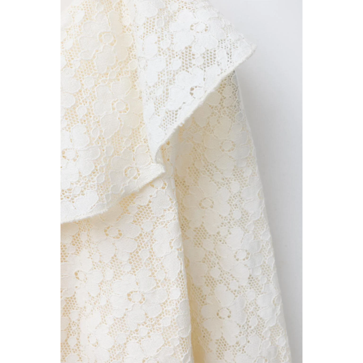 АСИММЕТРИЧНЫЙ ТОП С КРУЖЕВНЫМ РИСУНКОМ И ОБОРКОЙ