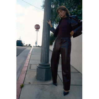 БРЮКИ ПРЯМОГО КРОЯ ИЗ ИСКУССТВЕННОЙ КОЖИ С АНИМАЛИСТИЧНЫМ ПРИНТОМ