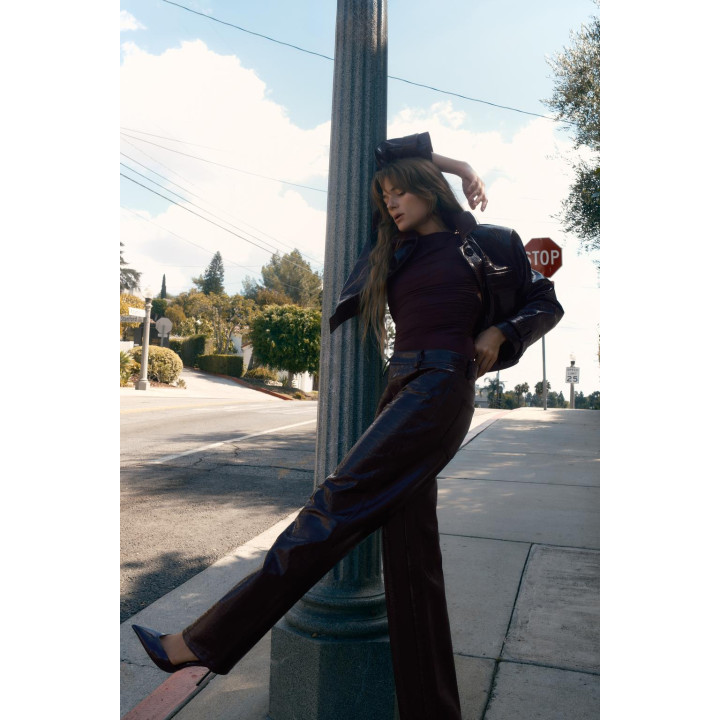 БРЮКИ ПРЯМОГО КРОЯ ИЗ ИСКУССТВЕННОЙ КОЖИ С АНИМАЛИСТИЧНЫМ ПРИНТОМ