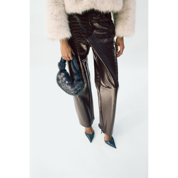 БРЮКИ ПРЯМОГО КРОЯ ИЗ ИСКУССТВЕННОЙ КОЖИ С АНИМАЛИСТИЧНЫМ ПРИНТОМ