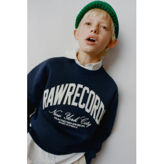 ТОЛСТОВКА ИЗ МЯГКОЙ ТКАНИ С НАДПИСЬЮ