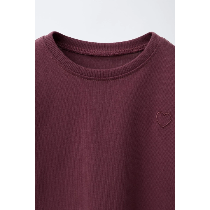 БАЗОВАЯ ФУТБОЛКА С ВЫШИТЫМ СЕРДЦЕМ