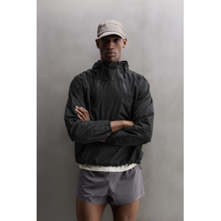 Ветровка с карманом-мешком