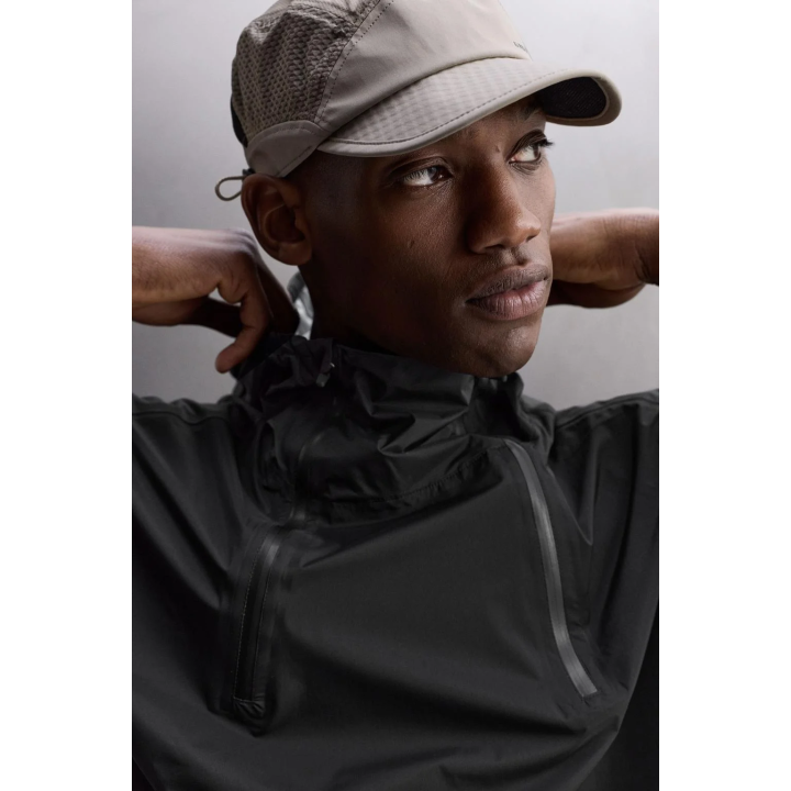 Ветровка с карманом-мешком