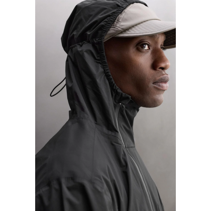 Ветровка с карманом-мешком