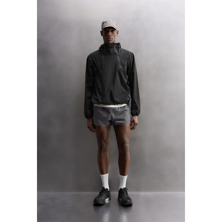 Ветровка с карманом-мешком