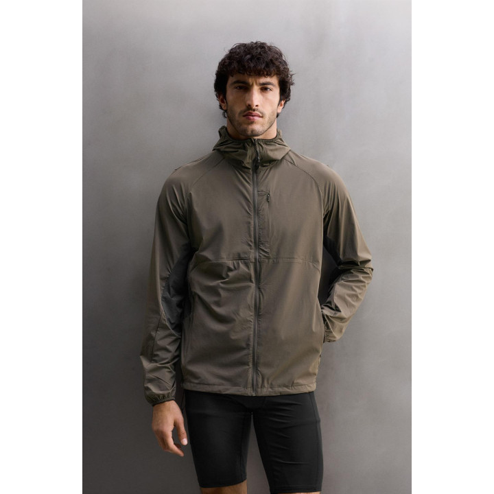 ЛЕГКАЯ КУРТКА COLOR BLOCK ИЗ ВЫСОКОТЕХНОЛОГИЧНОЙ ТКАНИ