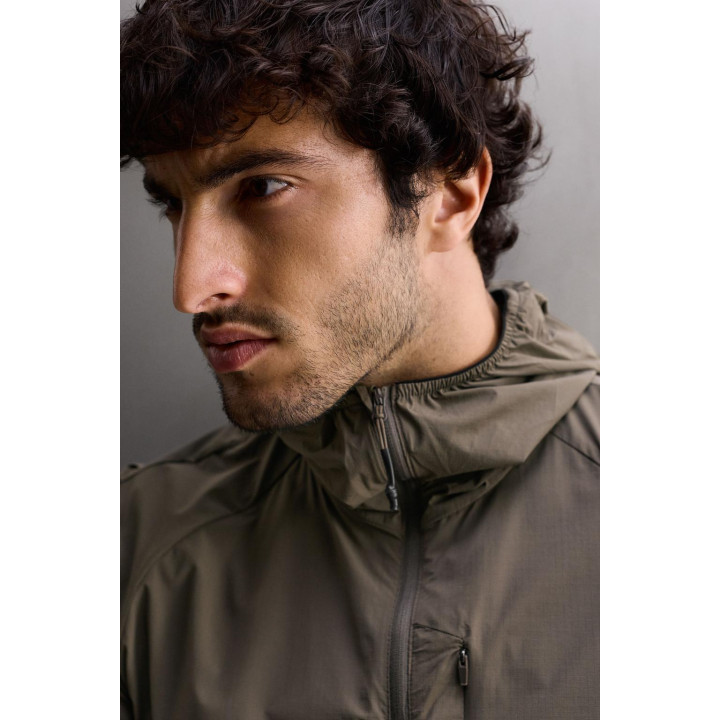 ЛЕГКАЯ КУРТКА COLOR BLOCK ИЗ ВЫСОКОТЕХНОЛОГИЧНОЙ ТКАНИ