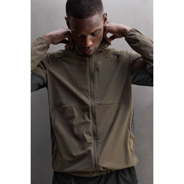 ЛЕГКАЯ КУРТКА COLOR BLOCK ИЗ ВЫСОКОТЕХНОЛОГИЧНОЙ ТКАНИ