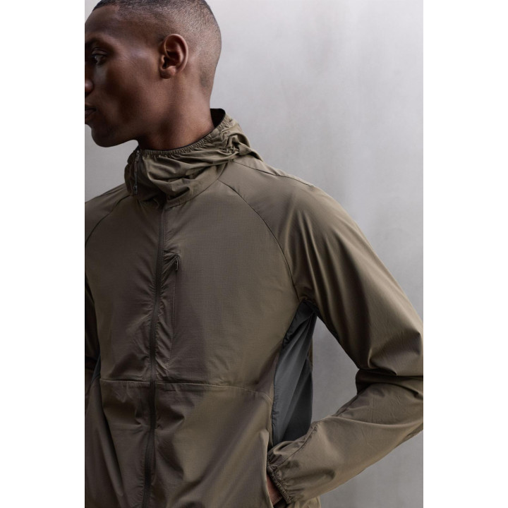 ЛЕГКАЯ КУРТКА COLOR BLOCK ИЗ ВЫСОКОТЕХНОЛОГИЧНОЙ ТКАНИ