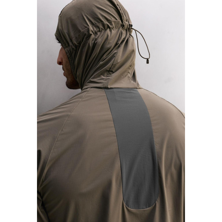 ЛЕГКАЯ КУРТКА COLOR BLOCK ИЗ ВЫСОКОТЕХНОЛОГИЧНОЙ ТКАНИ