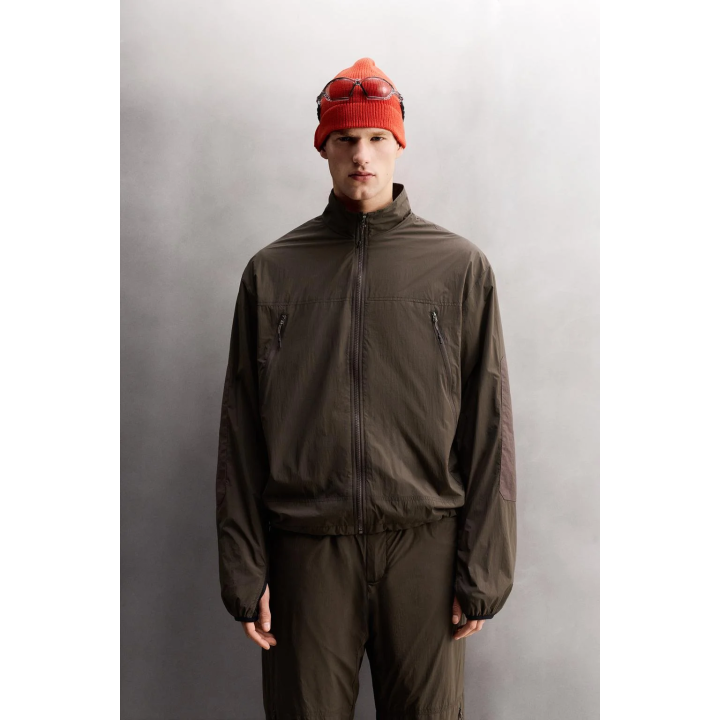 ТЕХНИЧЕСКАЯ КУРТКА С КОНТРАСТНОЙ ПОДКЛАДКОЙ