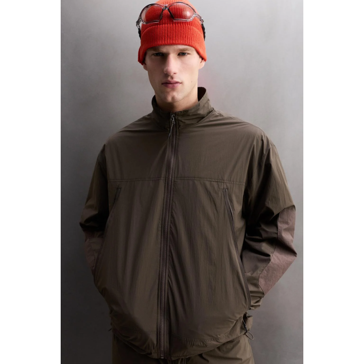 ТЕХНИЧЕСКАЯ КУРТКА С КОНТРАСТНОЙ ПОДКЛАДКОЙ