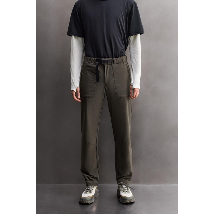 БРЮКИ ИЗ ВЫСОКОТЕХНОЛОГИЧНОЙ ТКАНИ С РЕМНЕМ