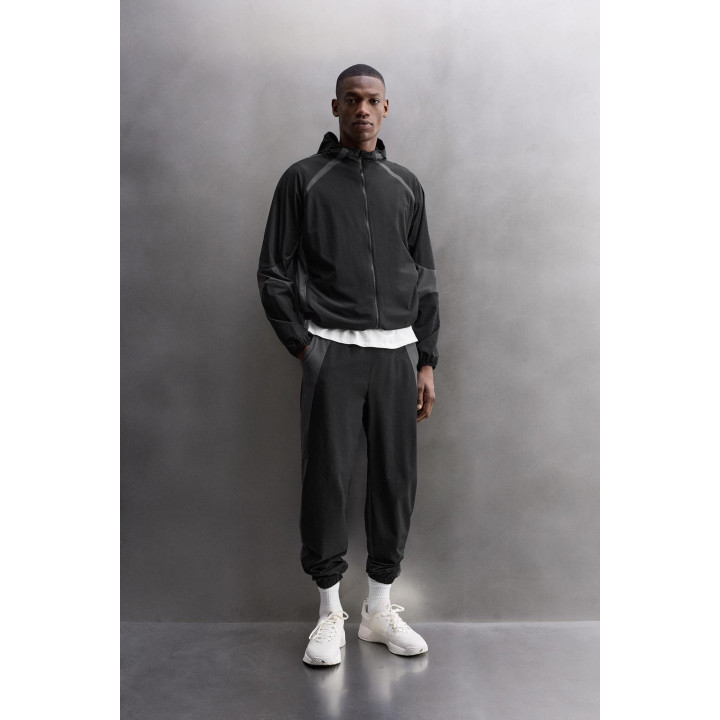 Куртка из технической ткани с блоками цветов