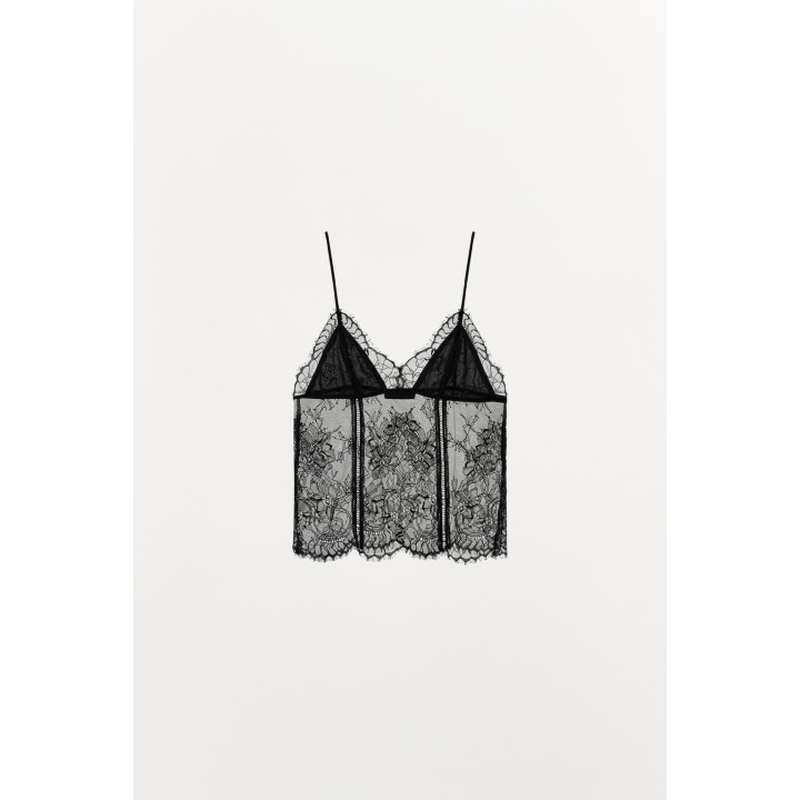 Топ с кружевными бретелями
