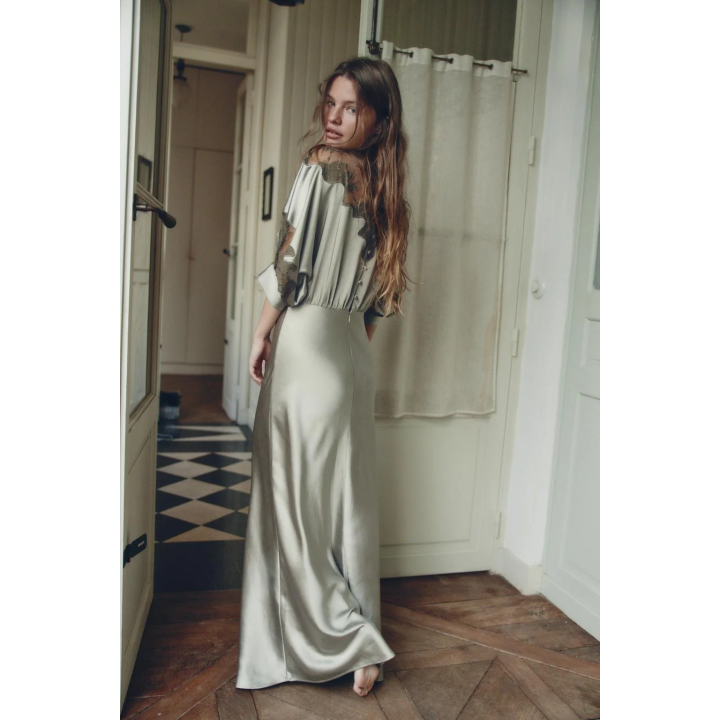 АТЛАСНОЕ ПЛАТЬЕ С КРУЖЕВОМ