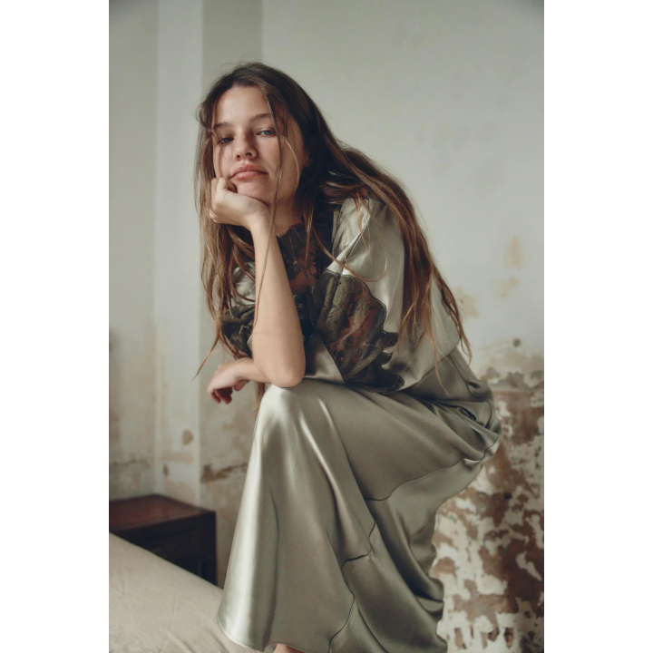 АТЛАСНОЕ ПЛАТЬЕ С КРУЖЕВОМ