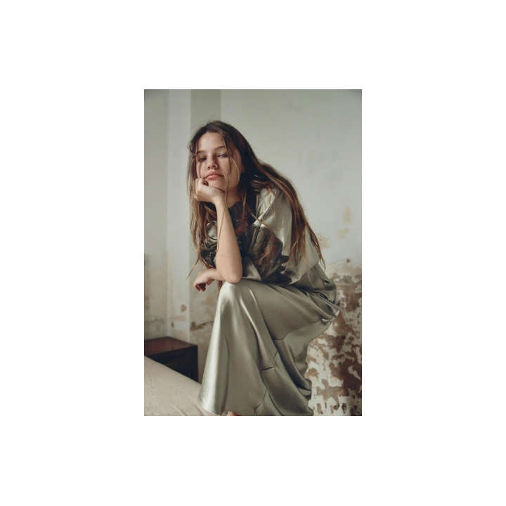 АТЛАСНОЕ ПЛАТЬЕ С КРУЖЕВОМ