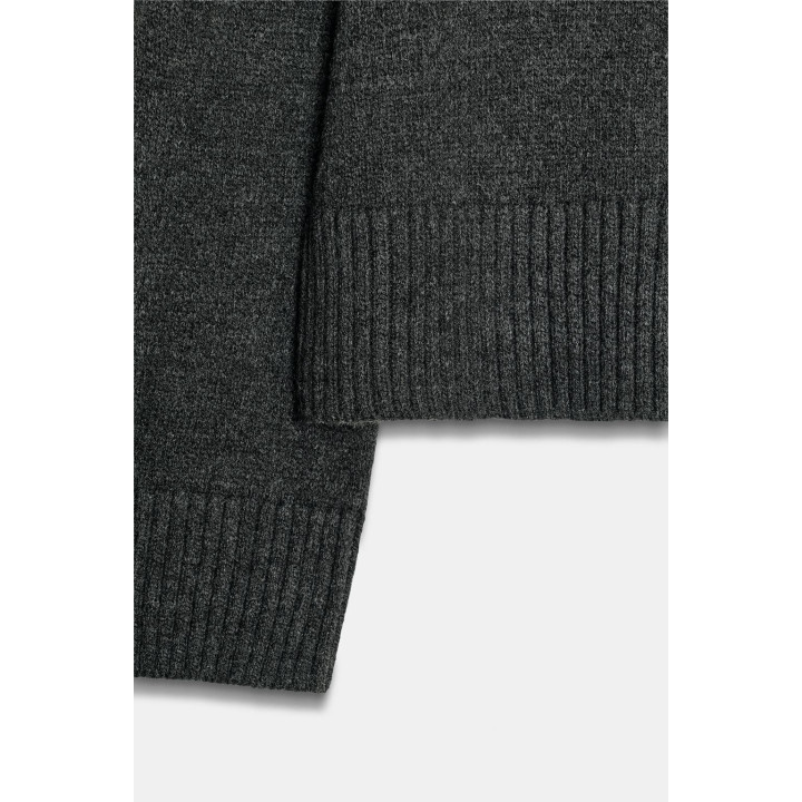 ТРИКОТАЖНЫЙ СВИТЕР В РУБЧИК