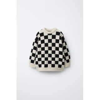 Вязаный свитер в клетку