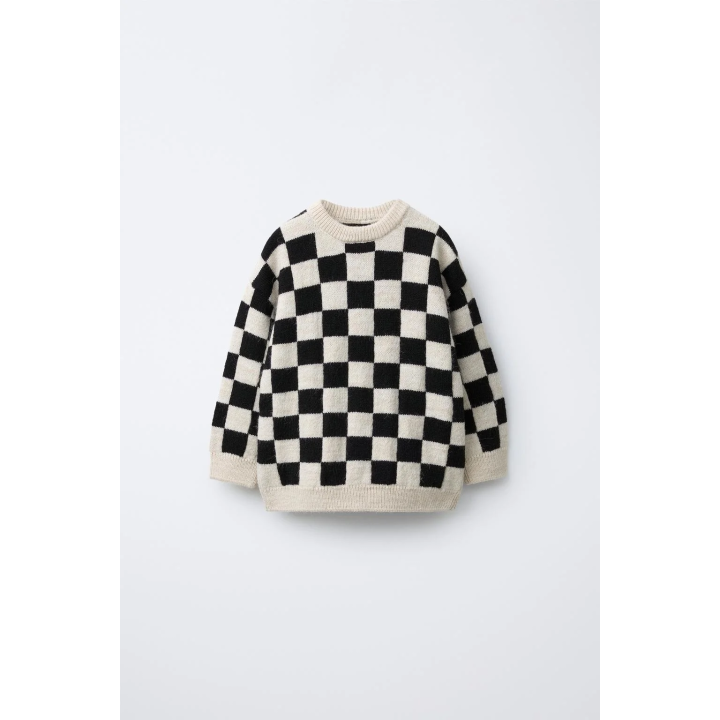 Вязаный свитер в клетку