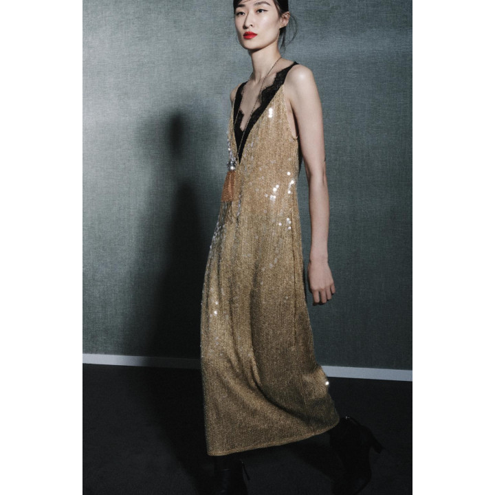 Колье с сумкой на цепочке и бахромой в контрастных тонах