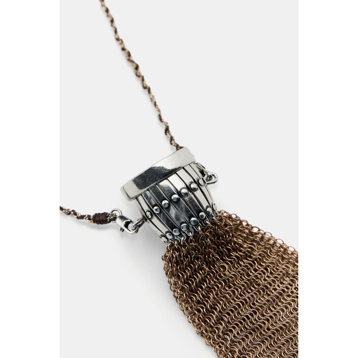 Колье с сумкой на цепочке и бахромой в контрастных тонах