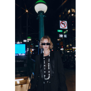 Ожерелье из металлического шнура с жемчужными аппликациями