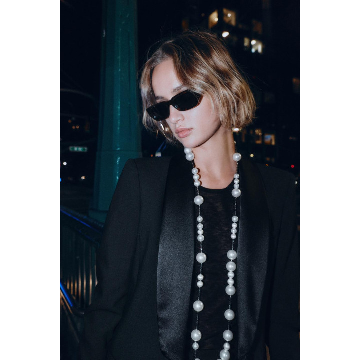 Ожерелье из металлического шнура с жемчужными аппликациями