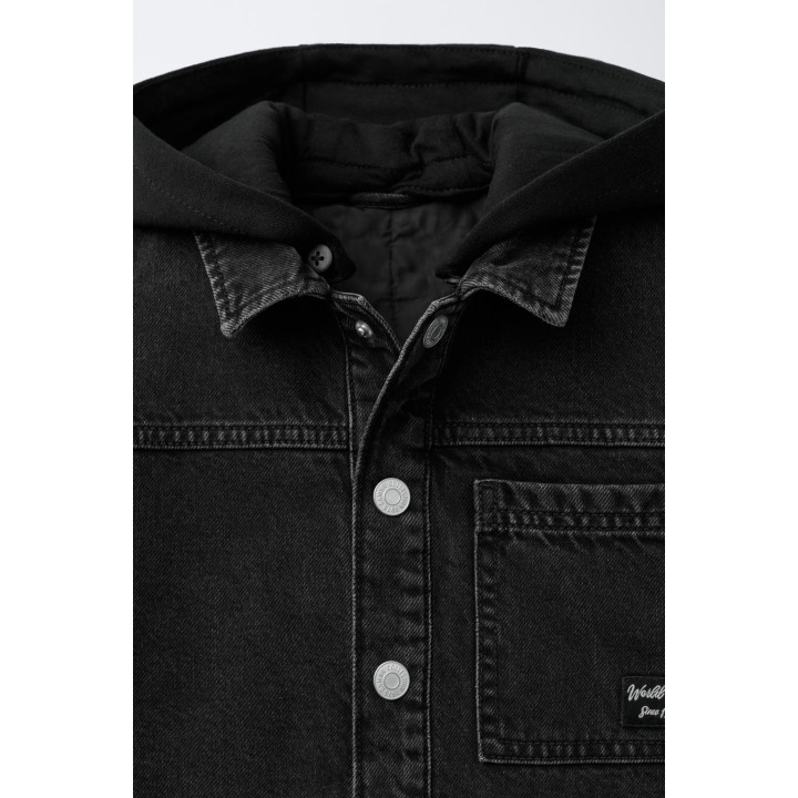 СТЕГАНАЯ ДЖИНСОВАЯ КУРТКА-РУБАШКА С ОТСТЕГИВАЮЩИМСЯ КАПЮШОНОМ