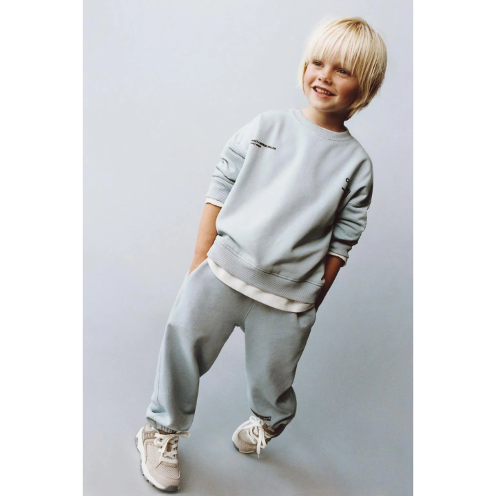 КОМПЛЕКТ ДЛЯ БЕГА, ТОЛСТОВКА И БРЮКИ-ДЖОГГЕРЫ С ТЕКСТОМ