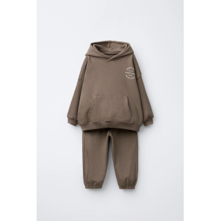 КОМПЛЕКТ ДЛЯ БЕГА, ТОЛСТОВКА И БРЮКИ-ДЖОГГЕРЫ С ТЕКСТОМ