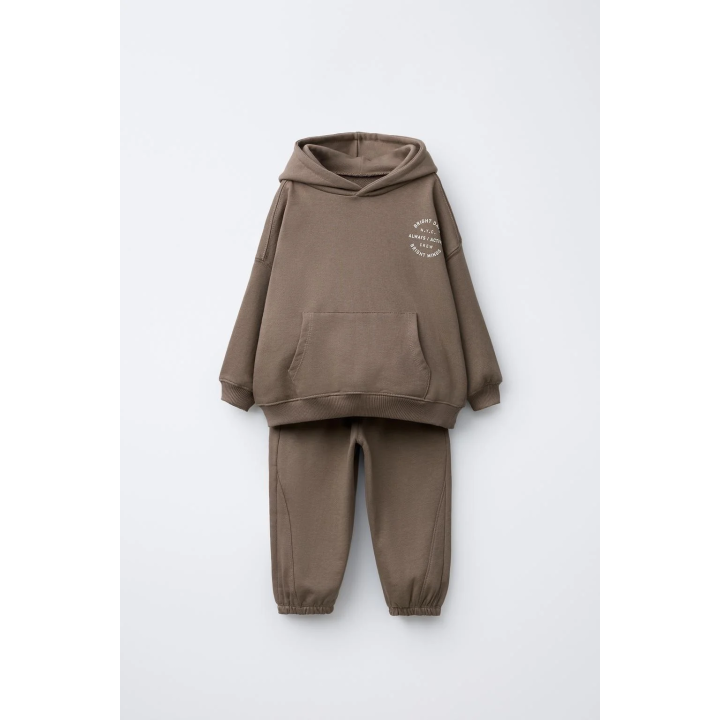 КОМПЛЕКТ ДЛЯ БЕГА, ТОЛСТОВКА И БРЮКИ-ДЖОГГЕРЫ С ТЕКСТОМ